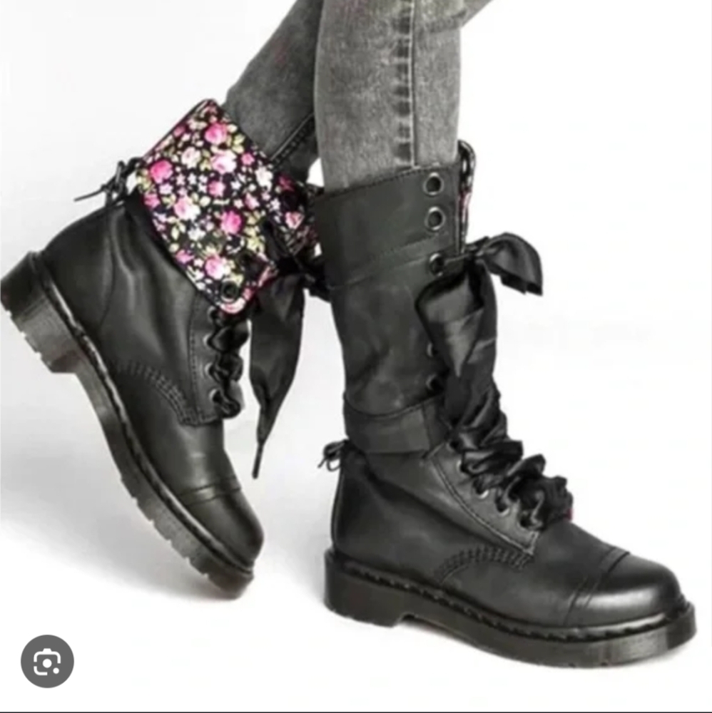 Dr Martens Triumph Floral Boots